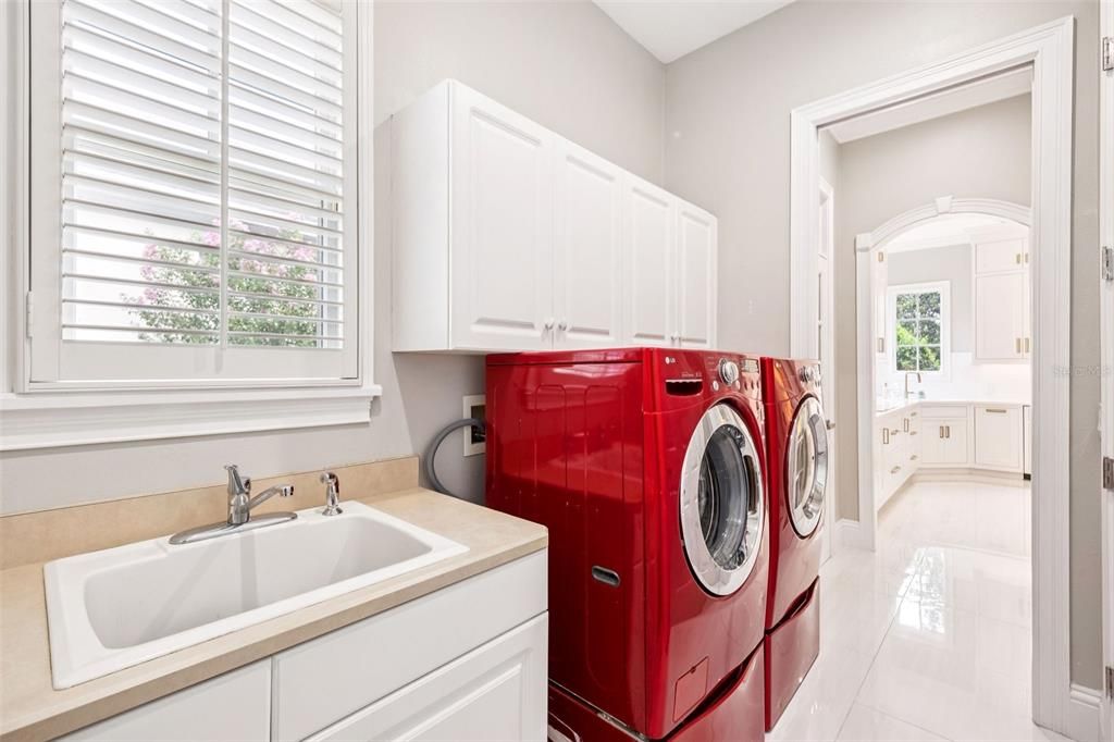 For Sale: $2,500,000 (6 beds, 5 baths, 5865 Square Feet)