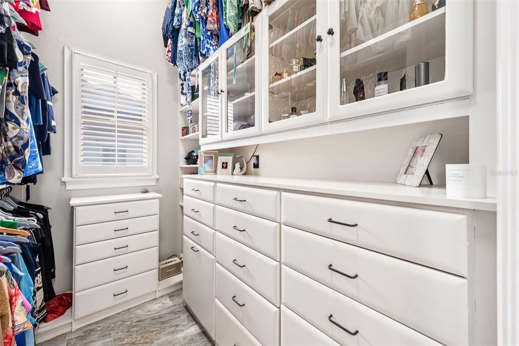 For Sale: $2,500,000 (6 beds, 5 baths, 5865 Square Feet)