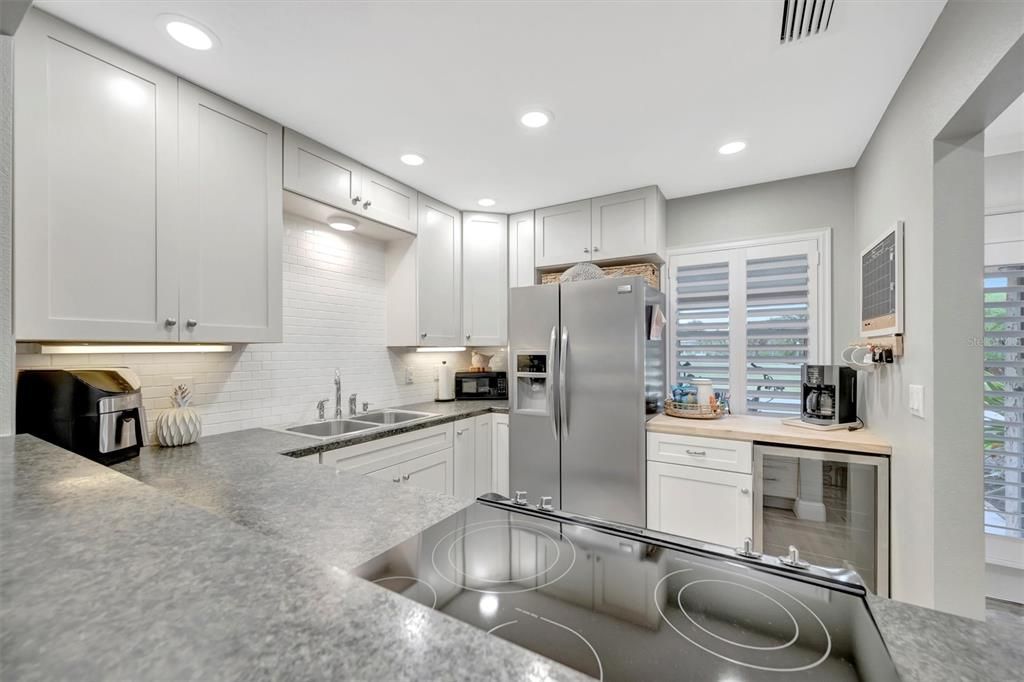 На продажу: $475,000 (2 спален, 2 ванн, 1008 Квадратных фут)