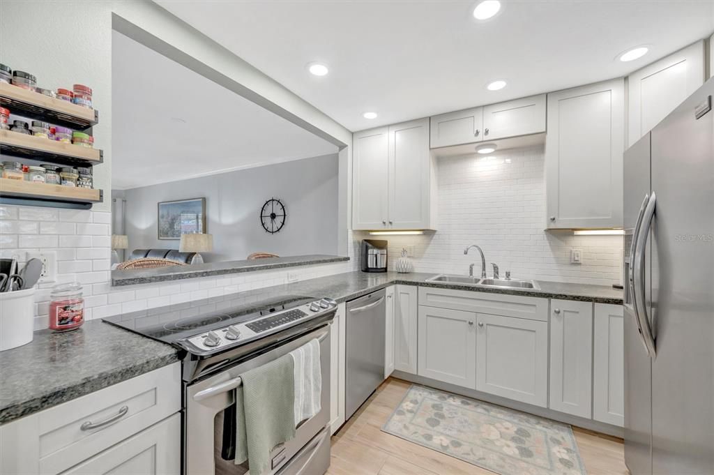 На продажу: $475,000 (2 спален, 2 ванн, 1008 Квадратных фут)