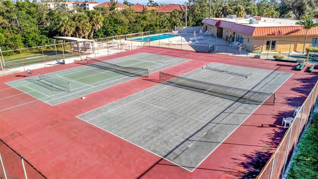 На продажу: $475,000 (2 спален, 2 ванн, 1008 Квадратных фут)