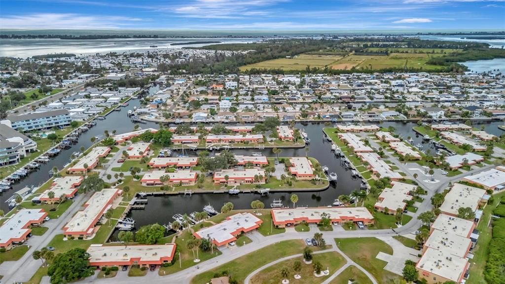 На продажу: $475,000 (2 спален, 2 ванн, 1008 Квадратных фут)