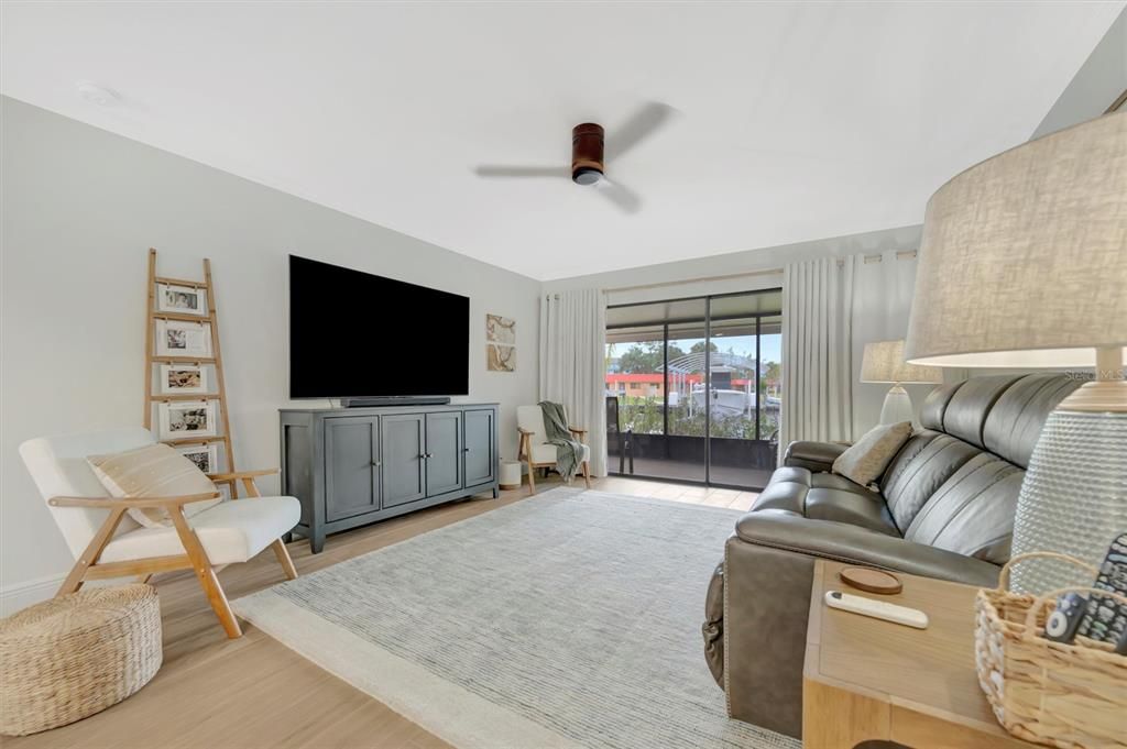 На продажу: $475,000 (2 спален, 2 ванн, 1008 Квадратных фут)