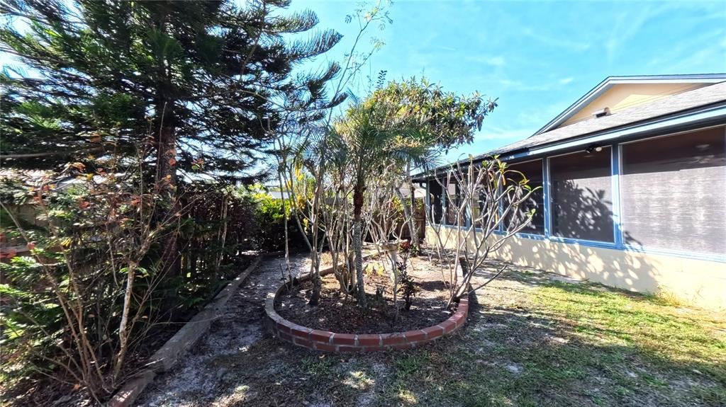 Active With Contract: $325,000 (2 beds, 2 baths, 1813 Square Feet)