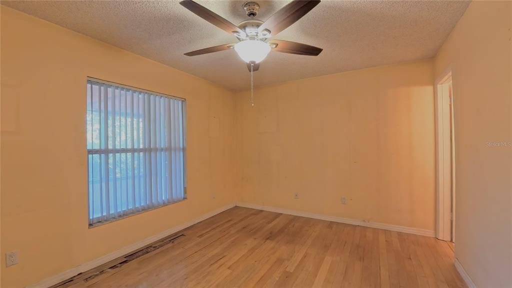 Active With Contract: $325,000 (2 beds, 2 baths, 1813 Square Feet)