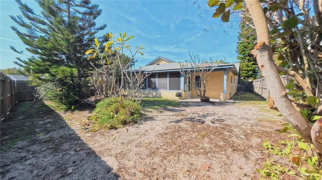 Active With Contract: $325,000 (2 beds, 2 baths, 1813 Square Feet)