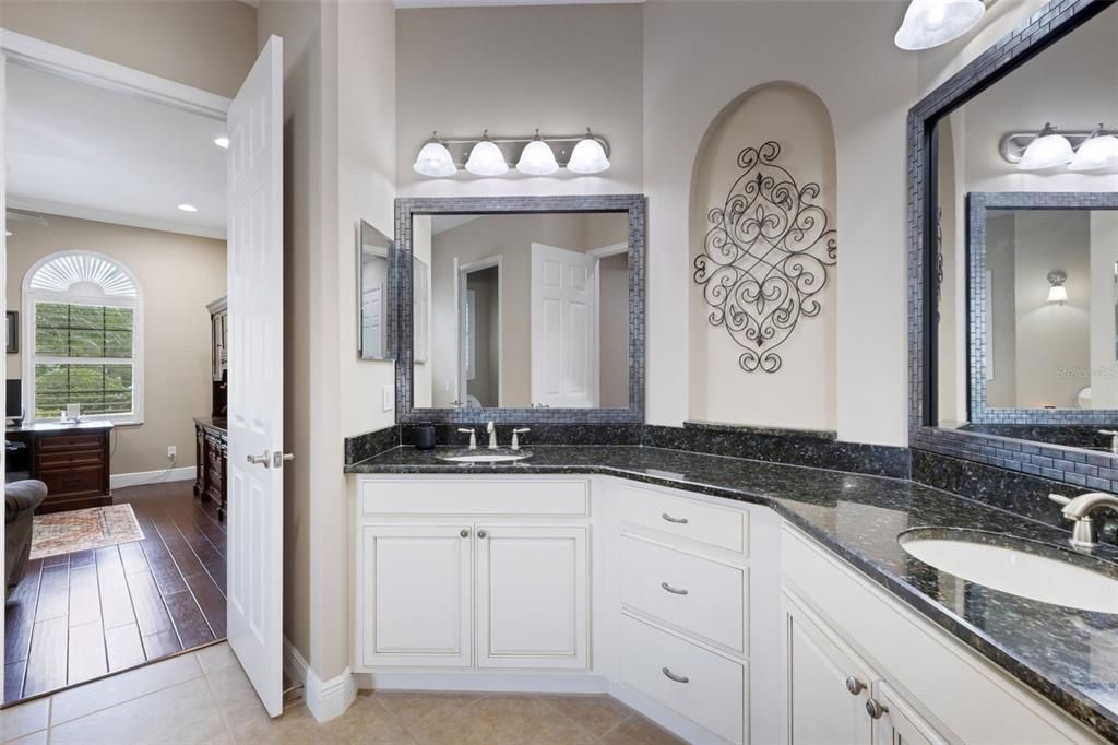 For Sale: $975,000 (3 beds, 3 baths, 3182 Square Feet)