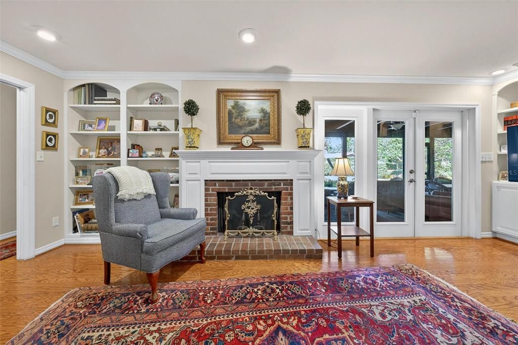 合同活跃: $749,999 (4 贝兹, 2 浴室, 2282 平方英尺)