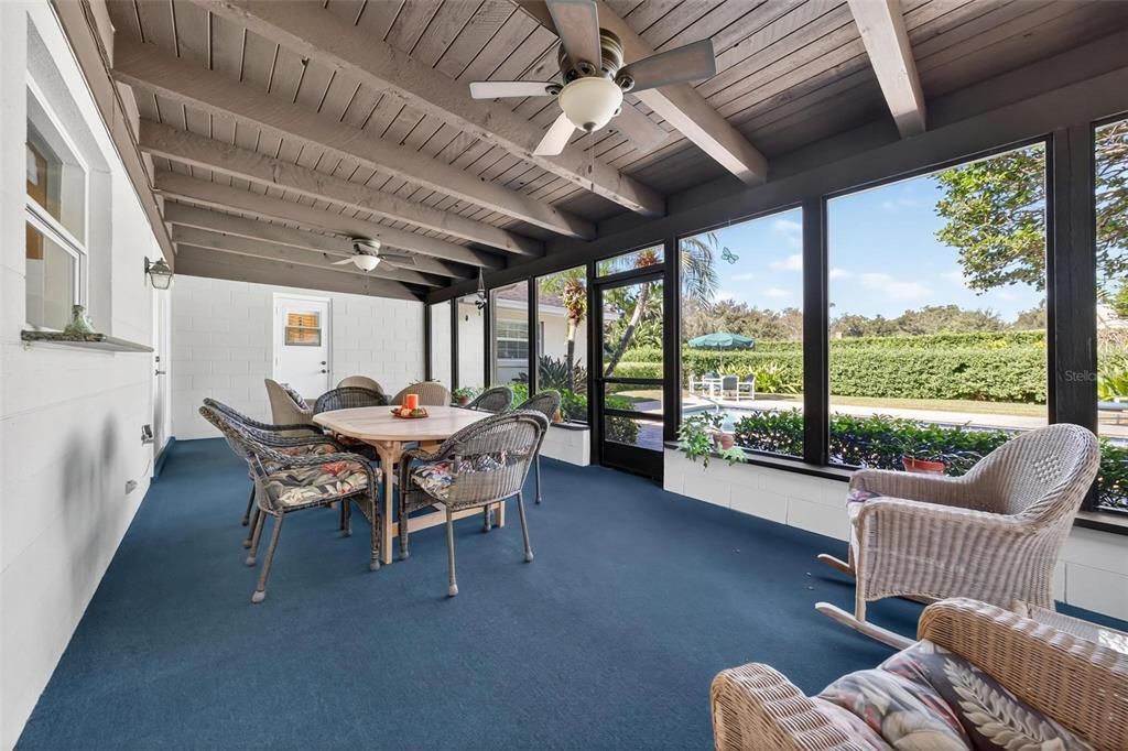 合同活跃: $749,999 (4 贝兹, 2 浴室, 2282 平方英尺)