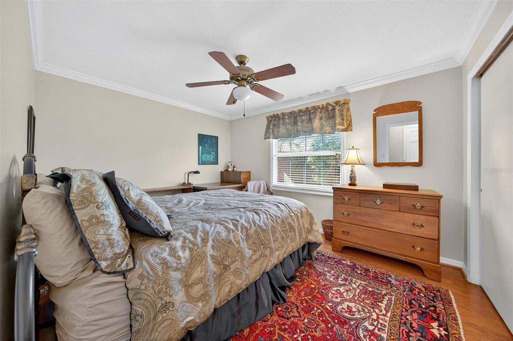 合同活跃: $749,999 (4 贝兹, 2 浴室, 2282 平方英尺)