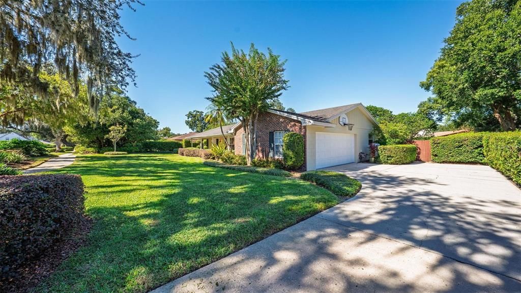 合同活跃: $749,999 (4 贝兹, 2 浴室, 2282 平方英尺)