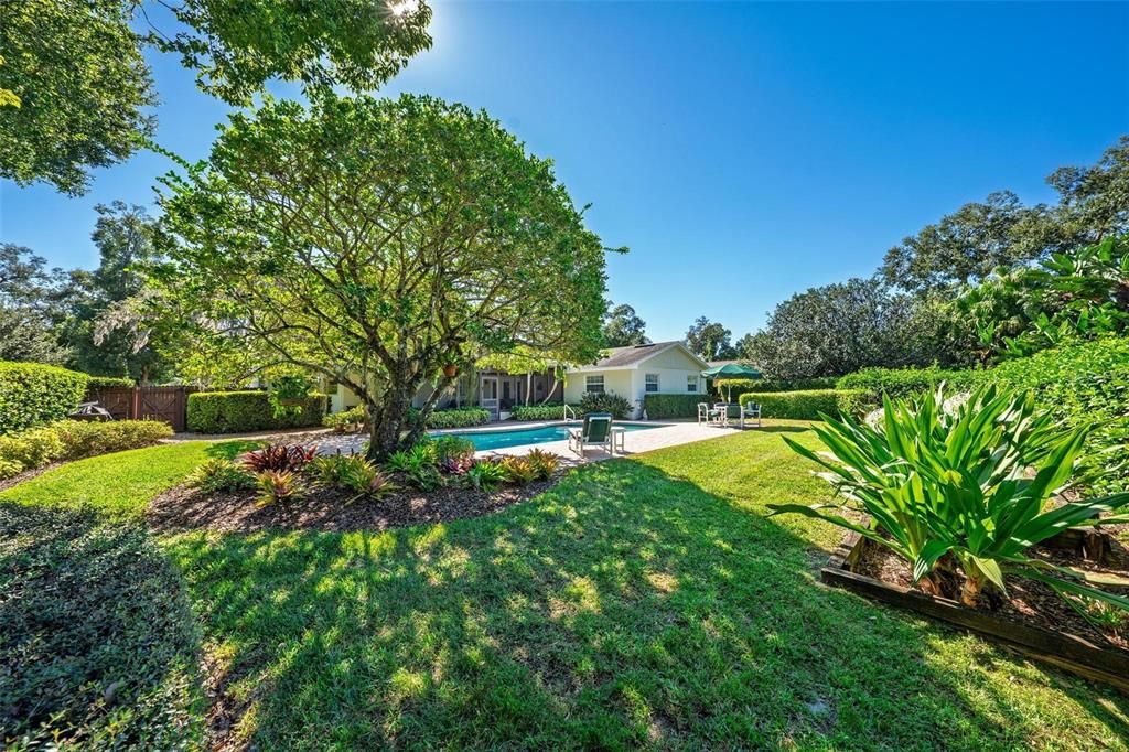 合同活跃: $749,999 (4 贝兹, 2 浴室, 2282 平方英尺)