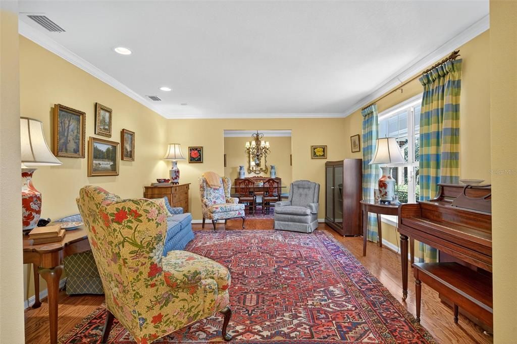 合同活跃: $749,999 (4 贝兹, 2 浴室, 2282 平方英尺)