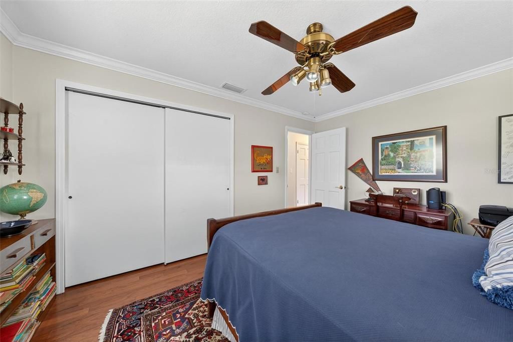 合同活跃: $749,999 (4 贝兹, 2 浴室, 2282 平方英尺)