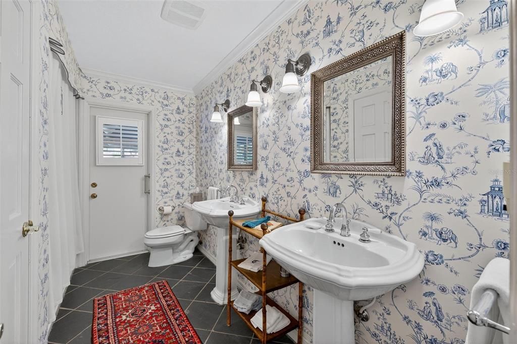 合同活跃: $749,999 (4 贝兹, 2 浴室, 2282 平方英尺)