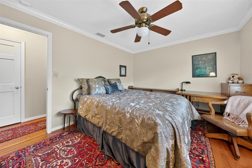 合同活跃: $749,999 (4 贝兹, 2 浴室, 2282 平方英尺)