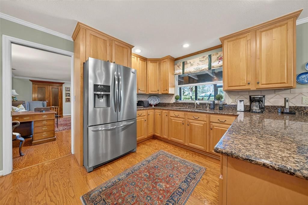 合同活跃: $749,999 (4 贝兹, 2 浴室, 2282 平方英尺)