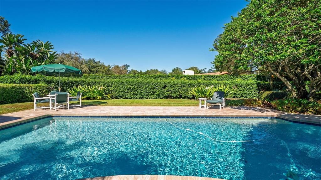 合同活跃: $749,999 (4 贝兹, 2 浴室, 2282 平方英尺)