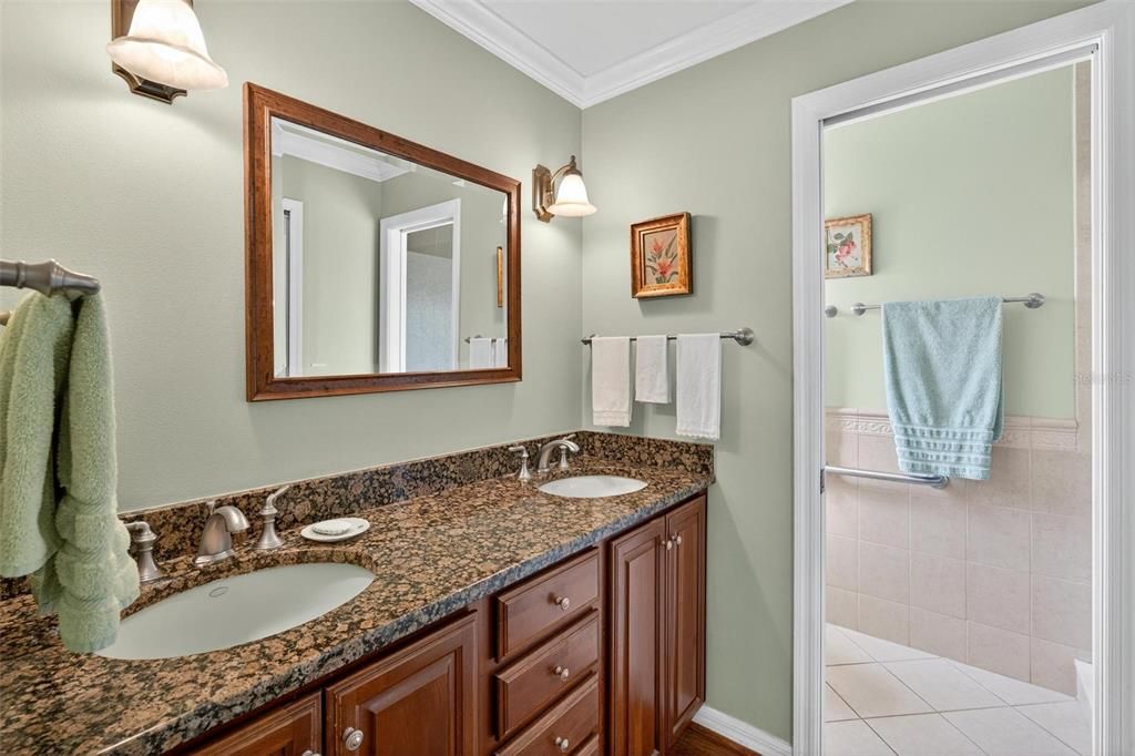 合同活跃: $749,999 (4 贝兹, 2 浴室, 2282 平方英尺)