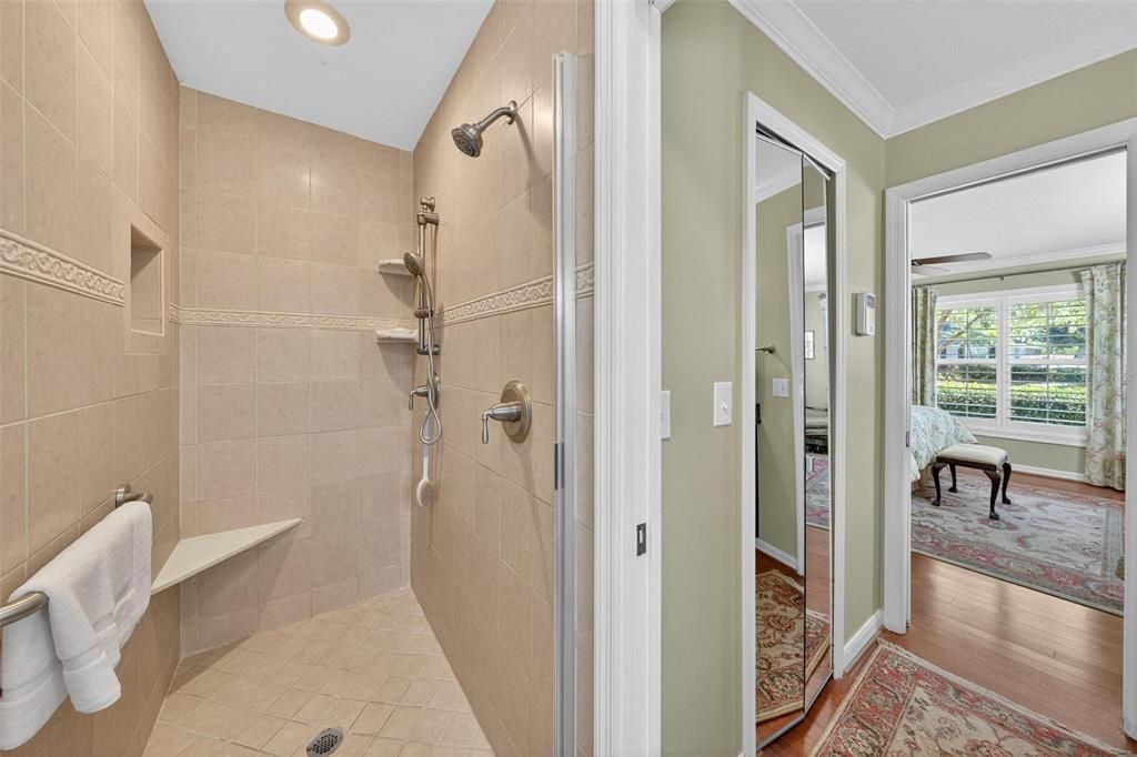 合同活跃: $749,999 (4 贝兹, 2 浴室, 2282 平方英尺)