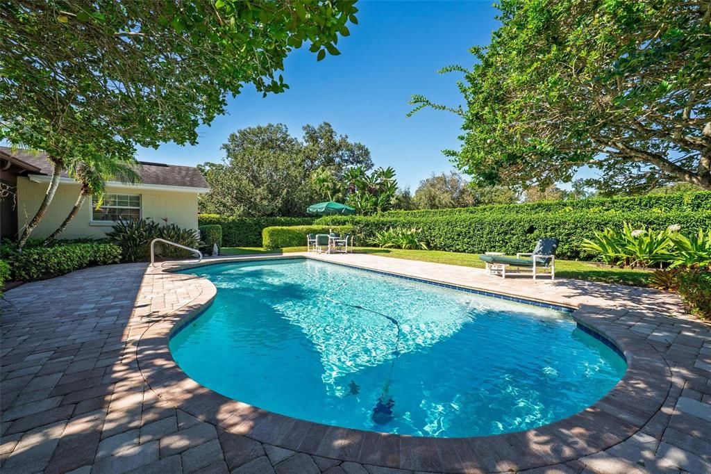 合同活跃: $749,999 (4 贝兹, 2 浴室, 2282 平方英尺)