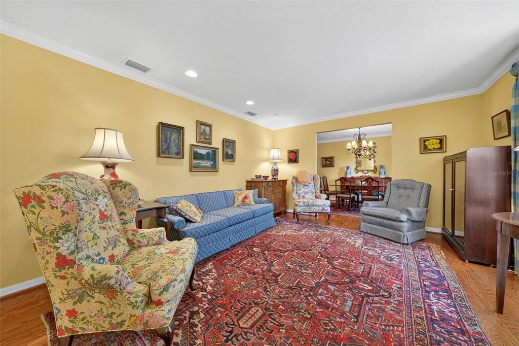 合同活跃: $749,999 (4 贝兹, 2 浴室, 2282 平方英尺)