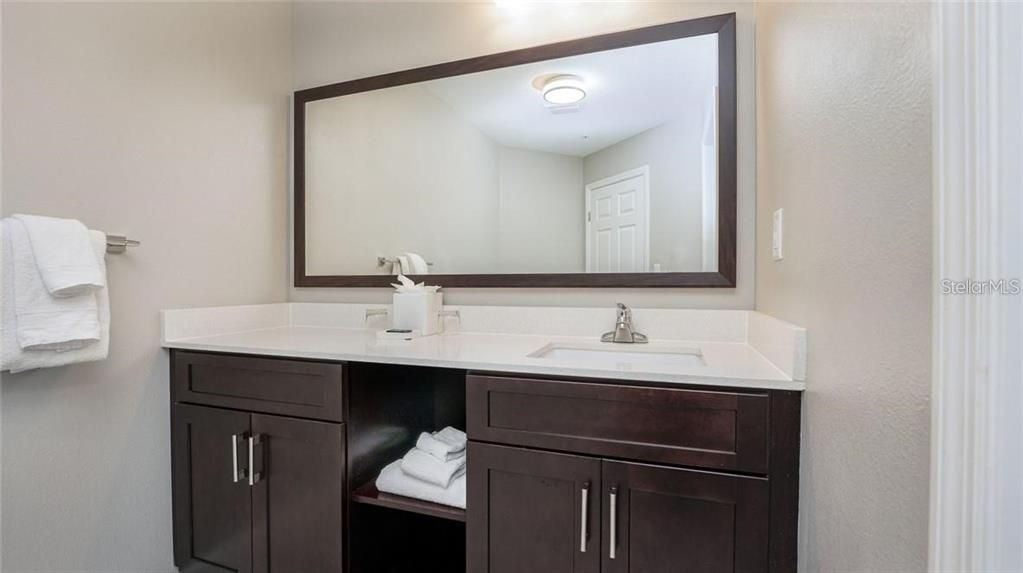 En Venta: $213,900 (2 camas, 2 baños, 1265 Pies cuadrados)