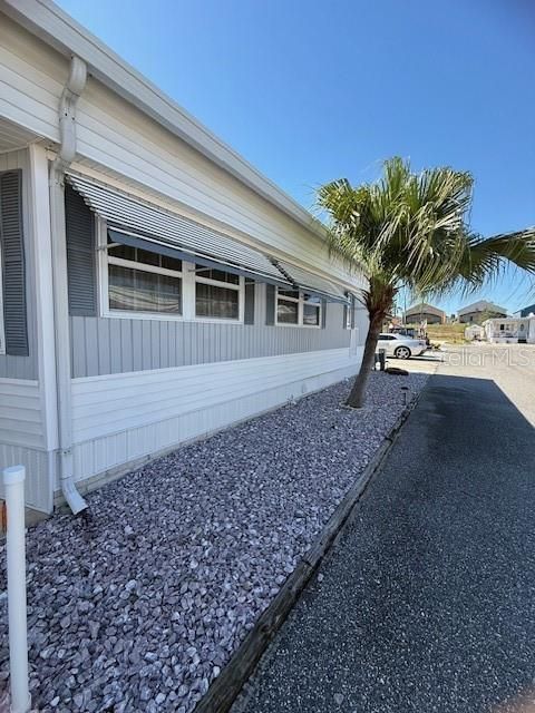 Active With Contract: $119,900 (1 beds, 1 baths, 782 Square Feet)