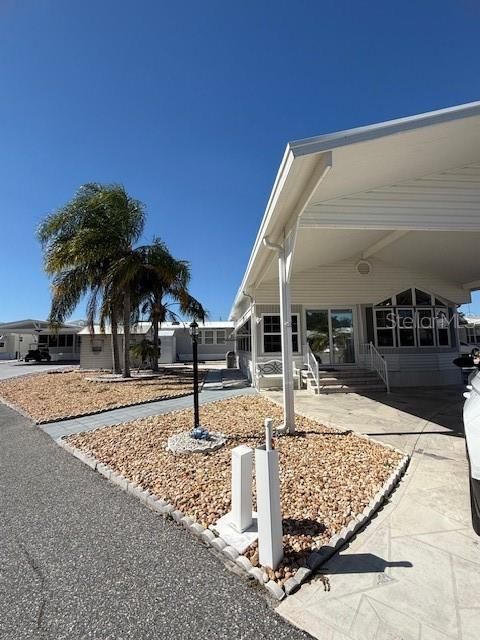 Active With Contract: $119,900 (1 beds, 1 baths, 782 Square Feet)