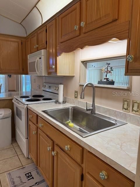 Active With Contract: $119,900 (1 beds, 1 baths, 782 Square Feet)