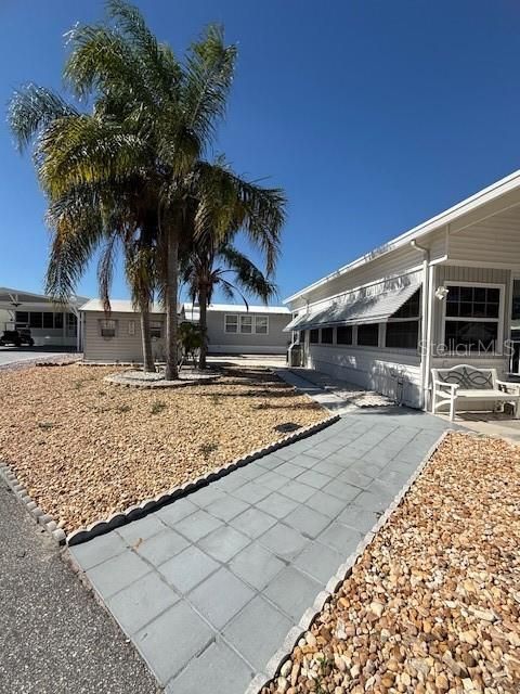 Active With Contract: $119,900 (1 beds, 1 baths, 782 Square Feet)