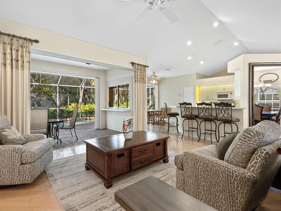 Activo con contrato: $525,000 (3 camas, 2 baños, 1948 Pies cuadrados)