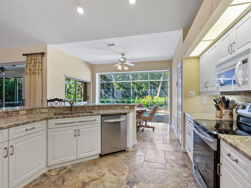 Activo con contrato: $525,000 (3 camas, 2 baños, 1948 Pies cuadrados)