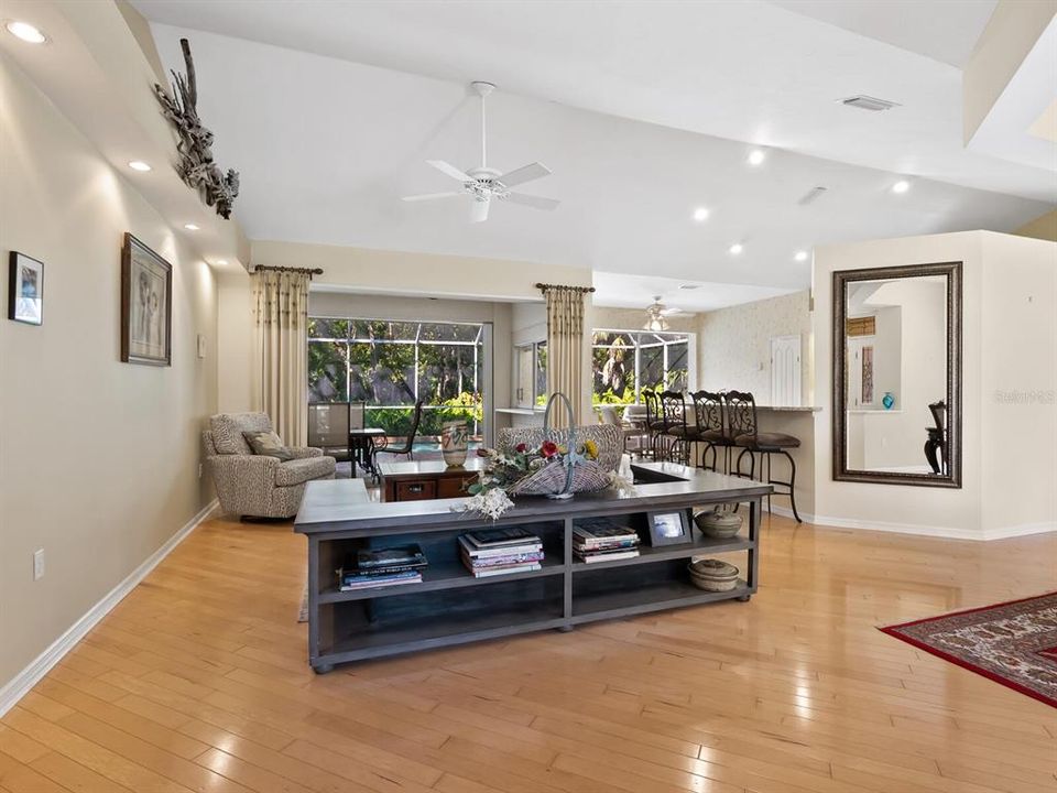 Activo con contrato: $525,000 (3 camas, 2 baños, 1948 Pies cuadrados)