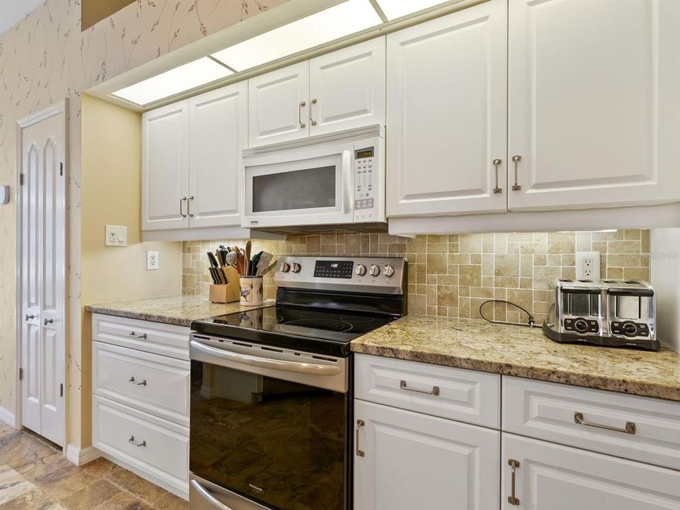 Activo con contrato: $525,000 (3 camas, 2 baños, 1948 Pies cuadrados)