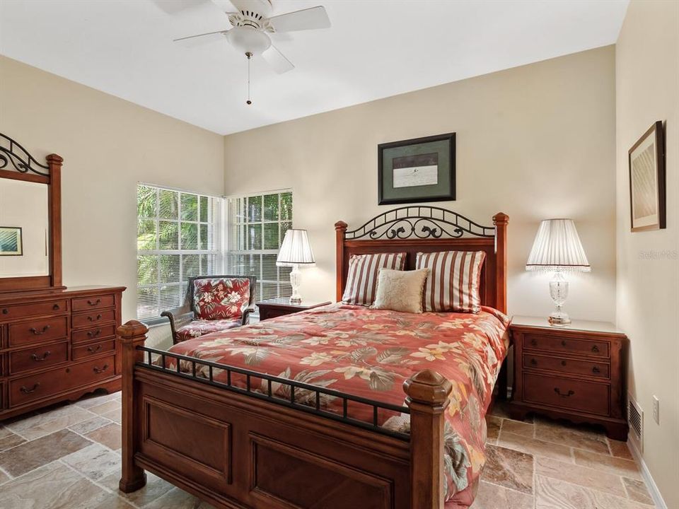 Activo con contrato: $525,000 (3 camas, 2 baños, 1948 Pies cuadrados)