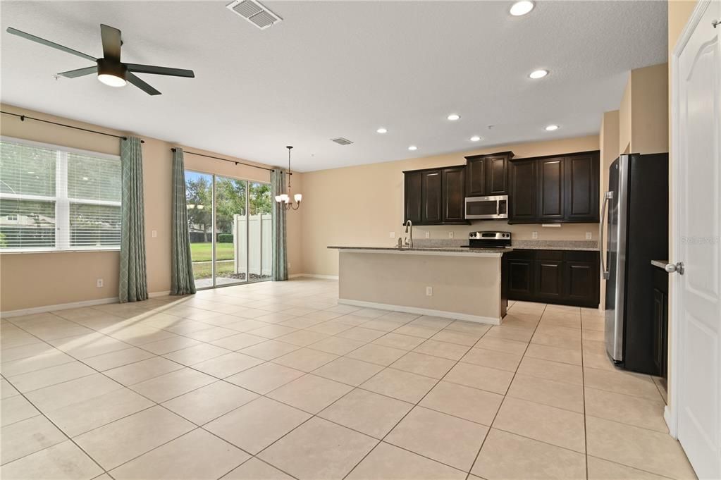 En Venta: $299,000 (3 camas, 2 baños, 2032 Pies cuadrados)