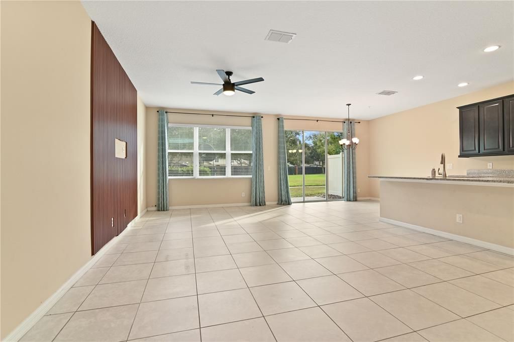 En Venta: $299,000 (3 camas, 2 baños, 2032 Pies cuadrados)