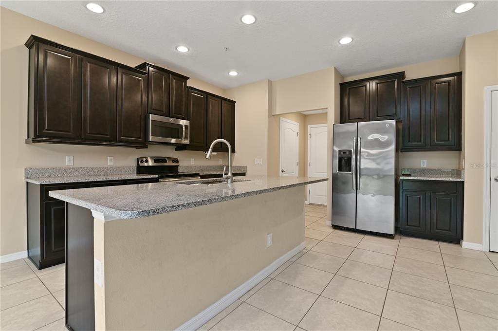 En Venta: $299,000 (3 camas, 2 baños, 2032 Pies cuadrados)