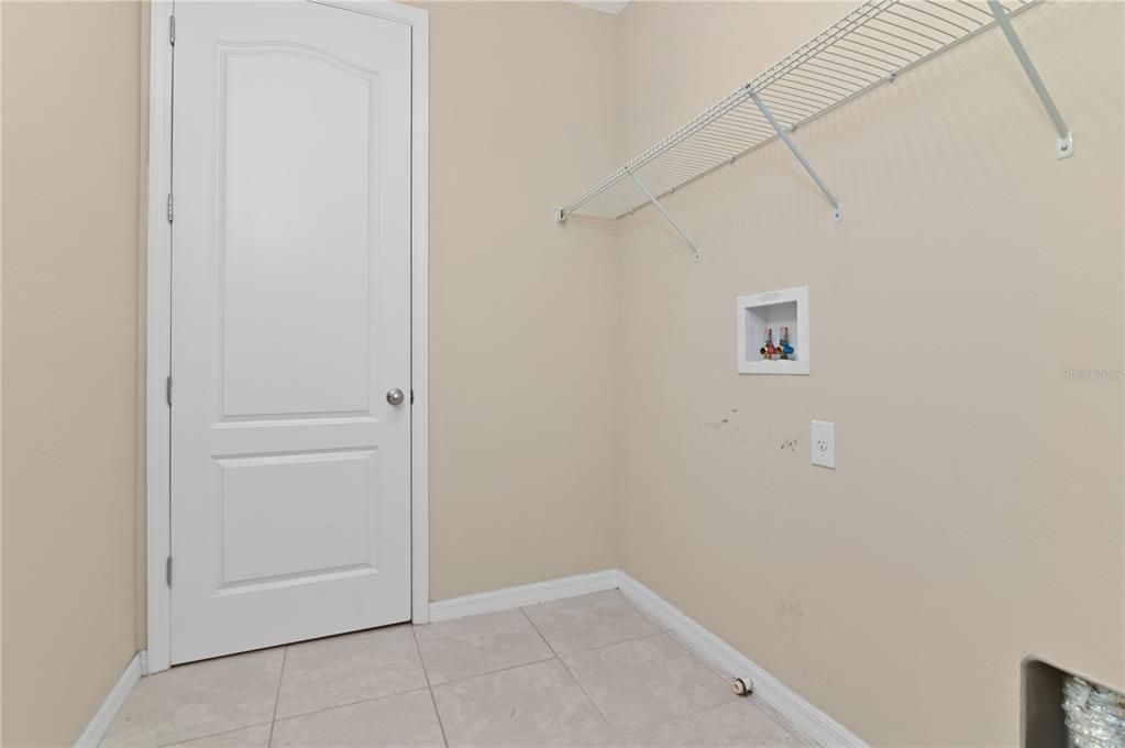 En Venta: $299,000 (3 camas, 2 baños, 2032 Pies cuadrados)