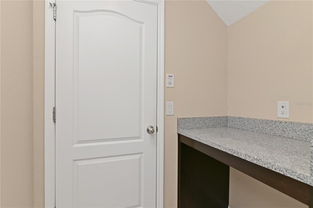 En Venta: $299,000 (3 camas, 2 baños, 2032 Pies cuadrados)