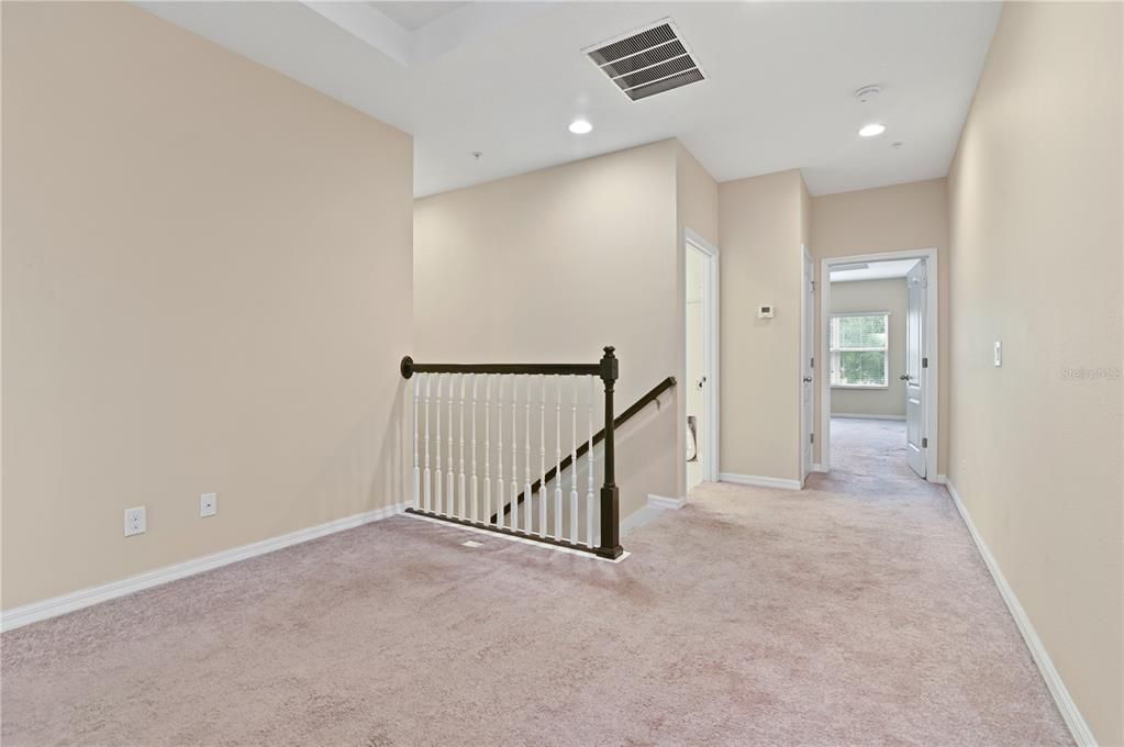 En Venta: $299,000 (3 camas, 2 baños, 2032 Pies cuadrados)