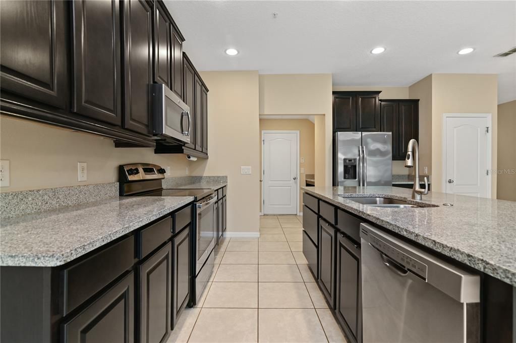 En Venta: $299,000 (3 camas, 2 baños, 2032 Pies cuadrados)