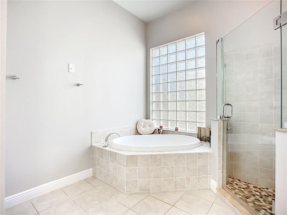 For Sale: $559,000 (5 beds, 3 baths, 3090 Square Feet)