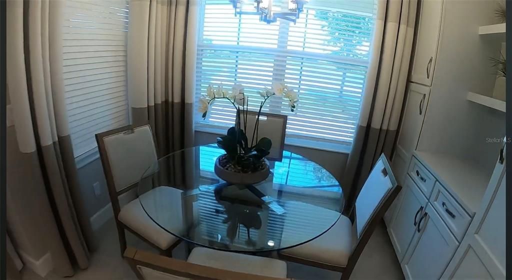 En Venta: $550,000 (4 camas, 2 baños, 2127 Pies cuadrados)