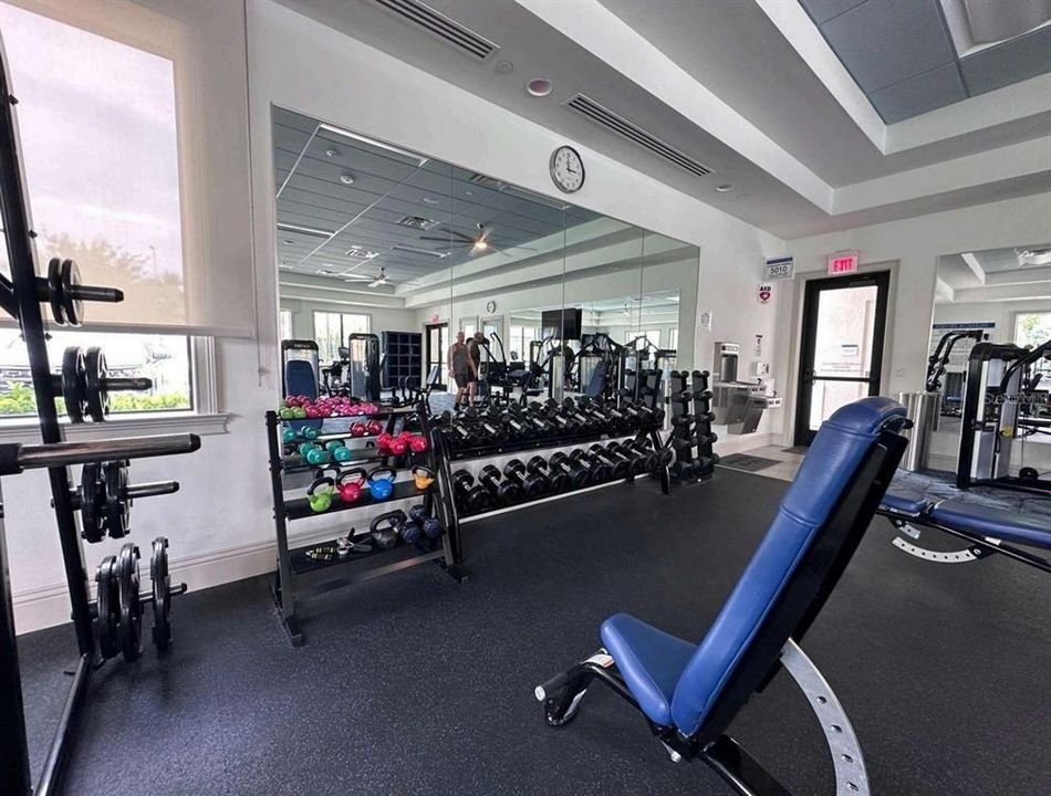 En Venta: $550,000 (4 camas, 2 baños, 2127 Pies cuadrados)