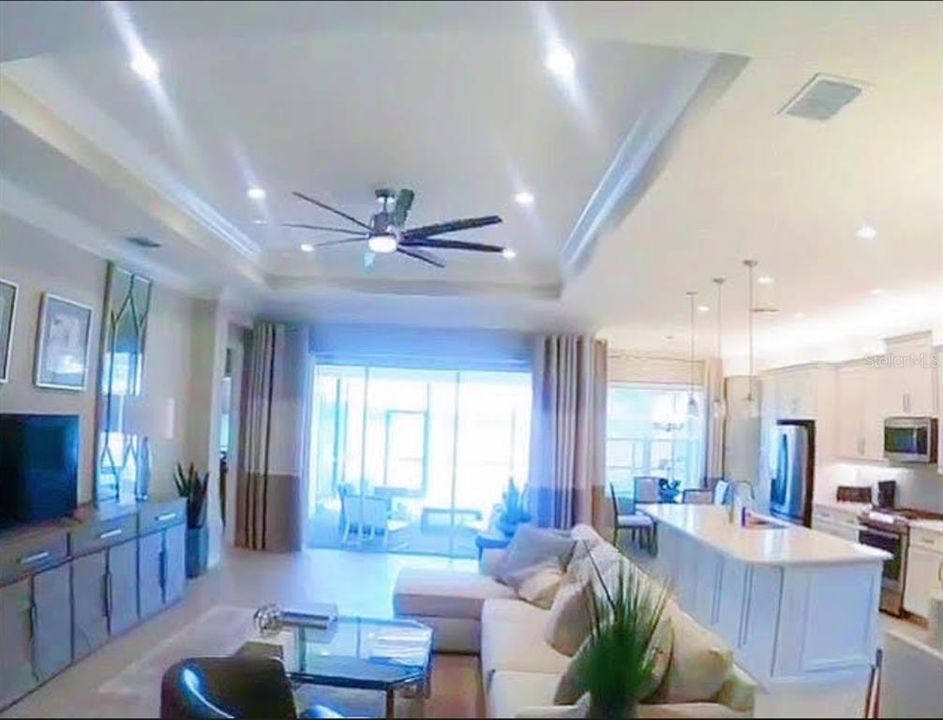 En Venta: $550,000 (4 camas, 2 baños, 2127 Pies cuadrados)