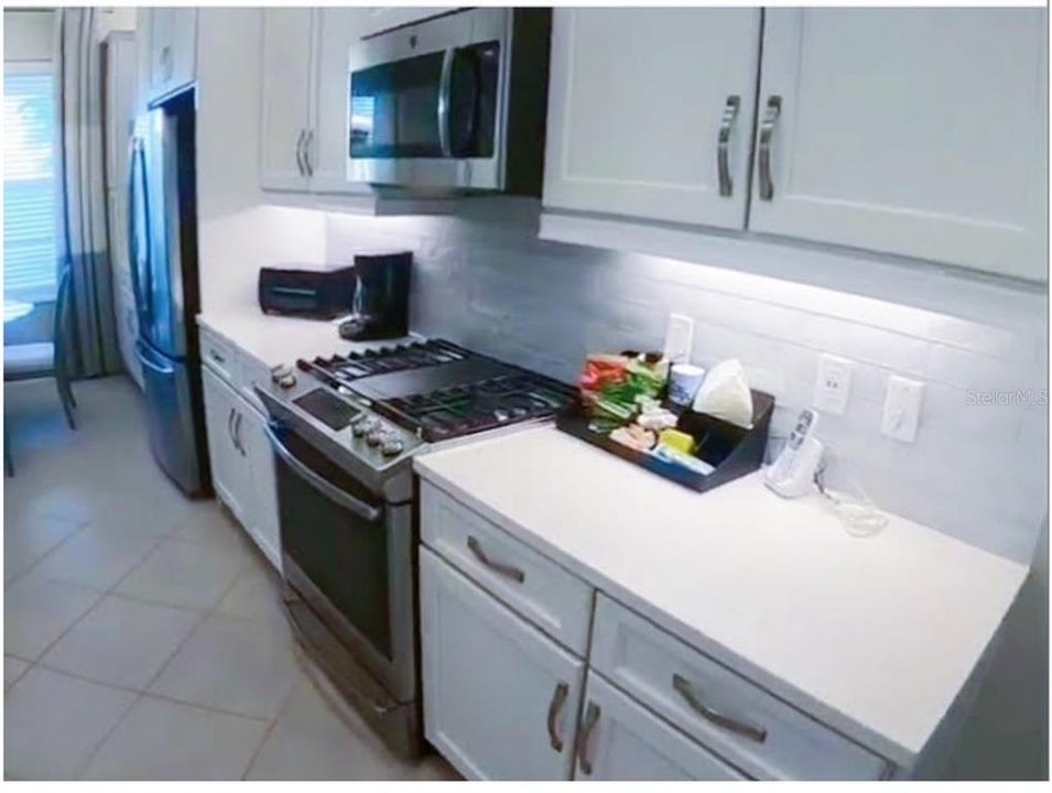 En Venta: $550,000 (4 camas, 2 baños, 2127 Pies cuadrados)