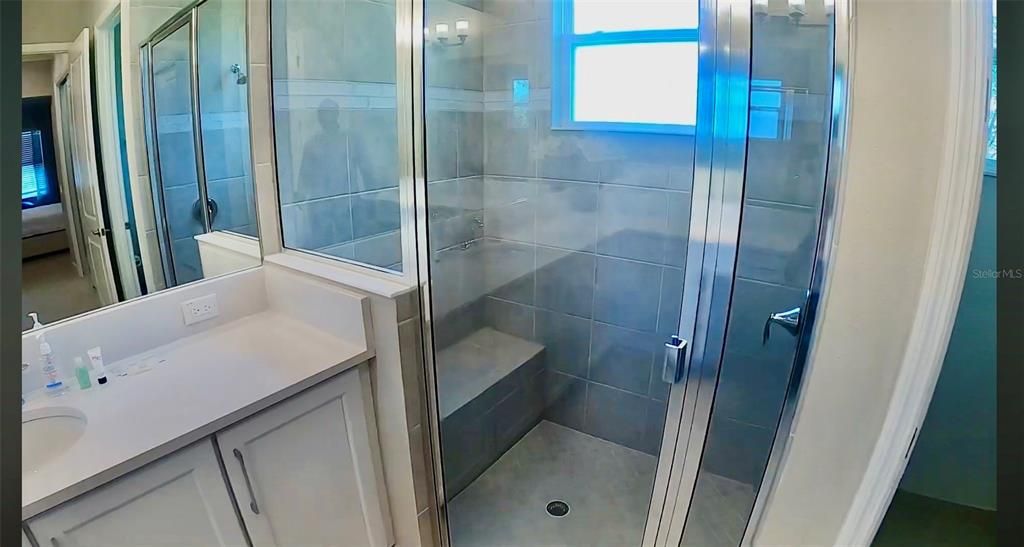 En Venta: $550,000 (4 camas, 2 baños, 2127 Pies cuadrados)