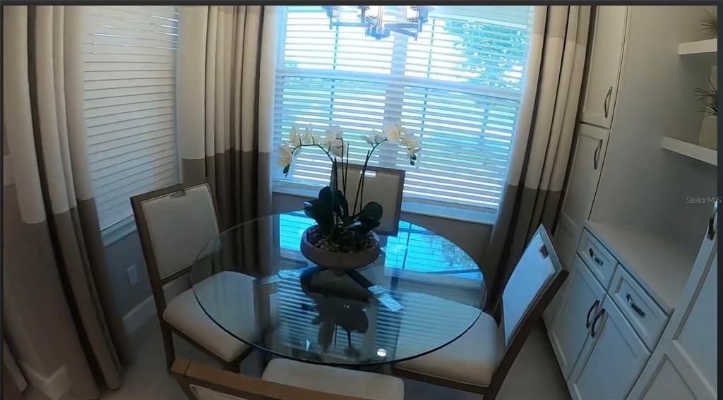 En Venta: $550,000 (4 camas, 2 baños, 2127 Pies cuadrados)